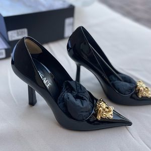 Versace La Medusa Patent Leather Pumps Size 8 (38)